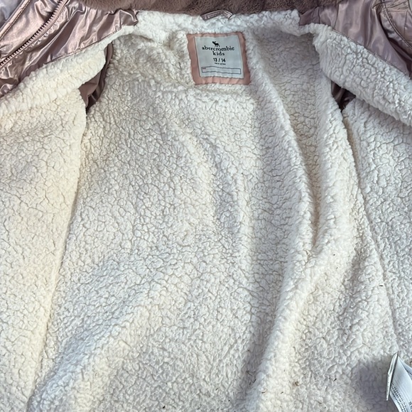 Rose gold Abercrombie kids puffer jacket. Size 13/14. - Picture 3 of 4